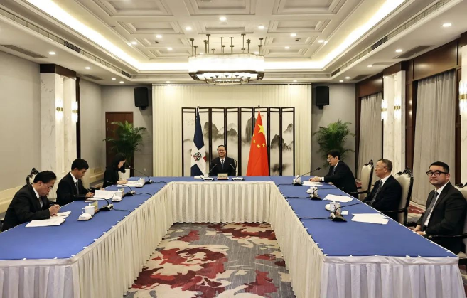 盈峰環(huán)境“助力”多米尼加清運垃圾，毛偉明省長出席線上交接儀式